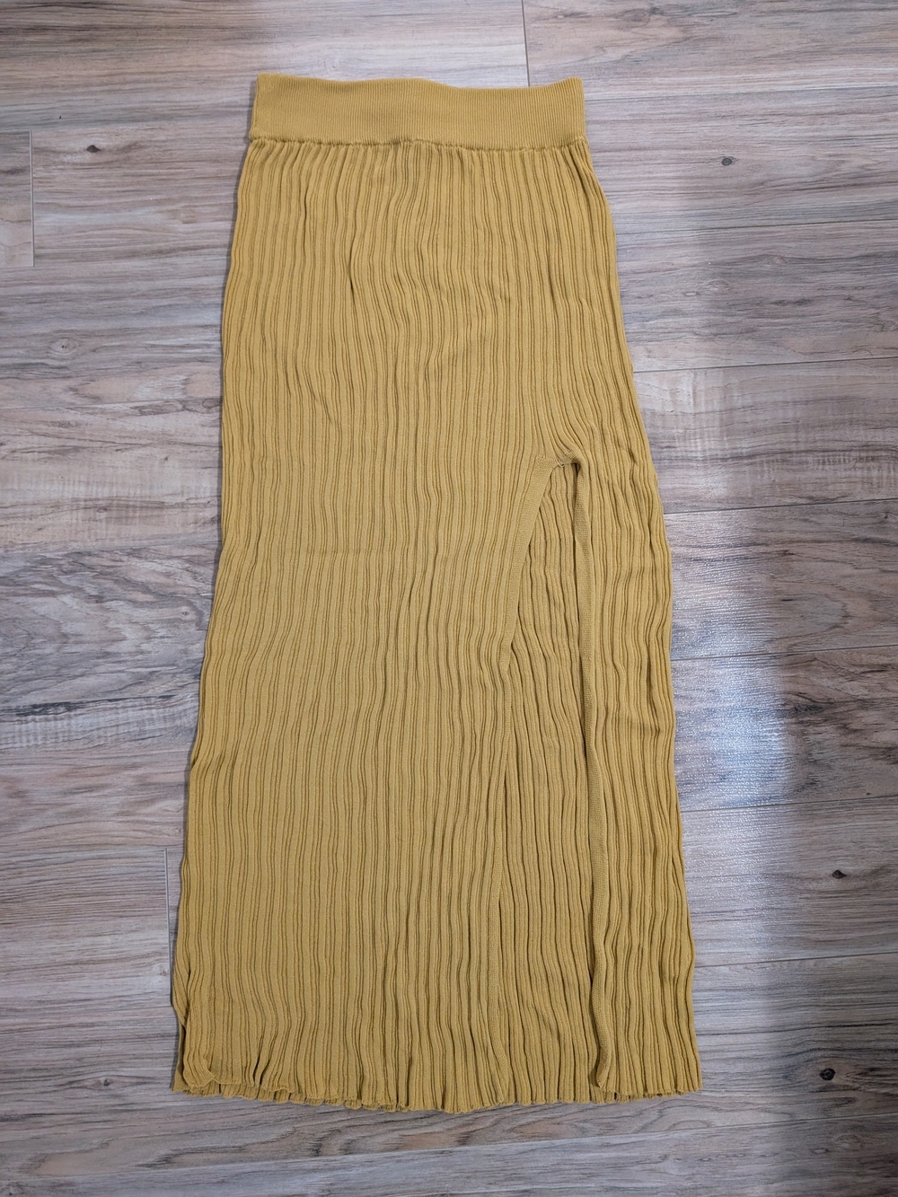 Aritzia Wilfred Zeta Cairo Gold Ribbed Midi Skirt with Side Slit - Size XXSmall